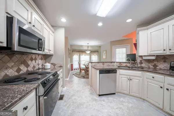 6 Saddlebrook DR, Cartersville, GA 30120