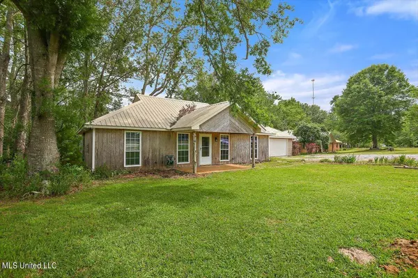 2747 Davis Road, Terry, MS 39170