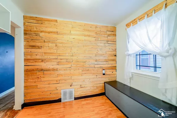 1527 WASHINGTON Street, Lincoln Park, MI 48146