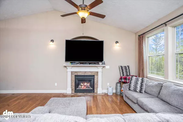 4975 W Northern Rose LN, Wasilla, AK 99623