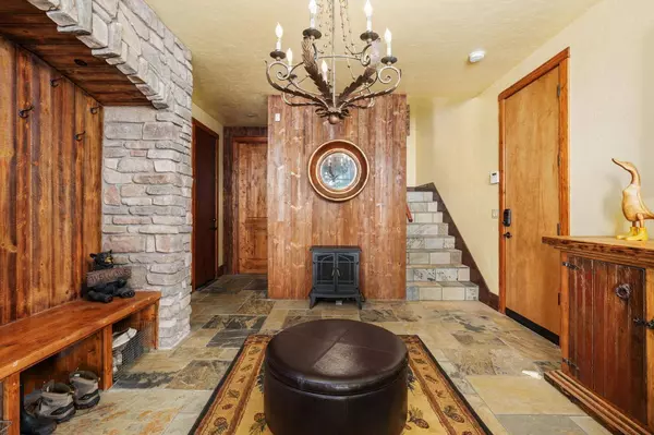 40704 Wild Iris Lane, Shaver Lake, CA 93664