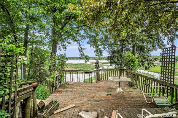 4166 Highgate Road, Norton Shores, MI 49441