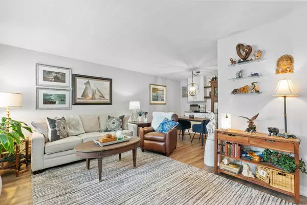 1005 N Harlem AVE #C, Oak Park, IL 60302