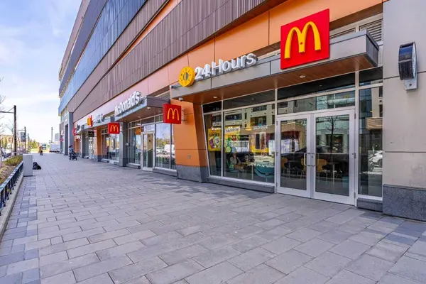 3932 University AVE NW #406, Calgary, AB T3B 6P6