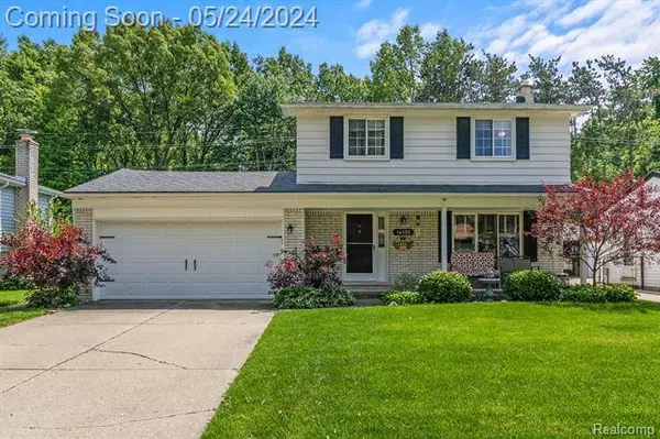 14592 Debbie Drive, Sterling Heights, MI 48313