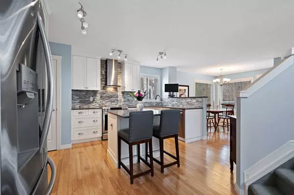 194 Citadel Estates HTS NW, Calgary, AB T3G 5E5