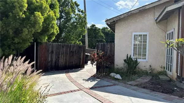 8711 Palm Ave, Orange, CA 92865