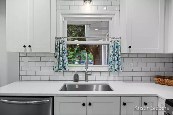 309 Lenora NW Avenue, Grand Rapids, MI 49504