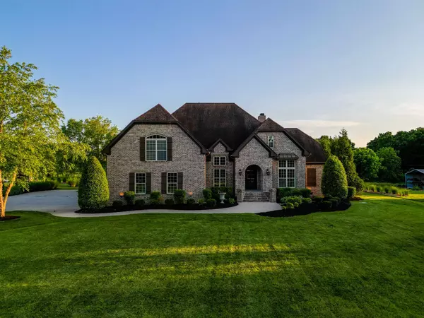 322 Bowling Branch Rd, Cottontown, TN 37048