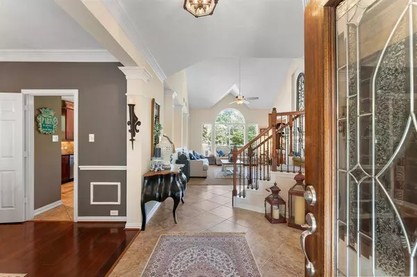 11 Barlow CT, The Woodlands, TX 77382