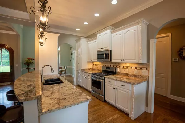 322 Bowling Branch Rd, Cottontown, TN 37048