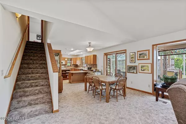 1241 Nelson Rd, Granger, WA 98932