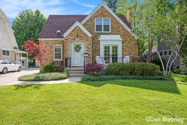 929 Maxwell SE Avenue, Grand Rapids, MI 49506