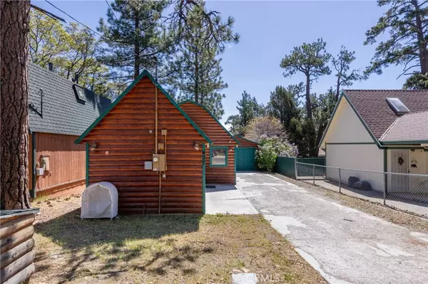 437 Victoria LN, Sugarloaf, CA 92386