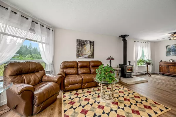 6590 Mystery Beach Rd, Fanny Bay, BC V0R 1W0