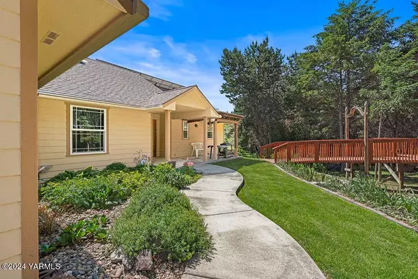 1241 Nelson Rd, Granger, WA 98932