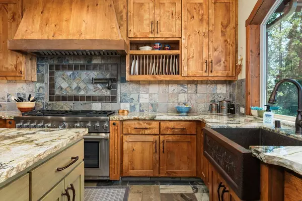 40704 Wild Iris Lane, Shaver Lake, CA 93664