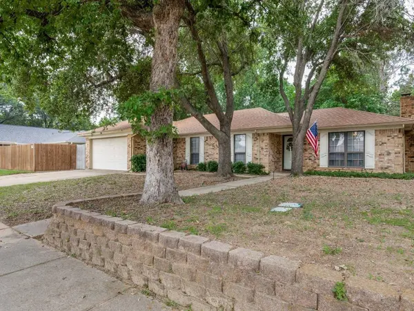 612 Steeplechase Drive, Bedford, TX 76021