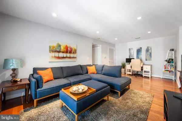 4083 S FOUR MILE RUN DR #301, Arlington, VA 22204