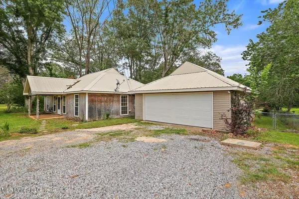 2747 Davis Road, Terry, MS 39170