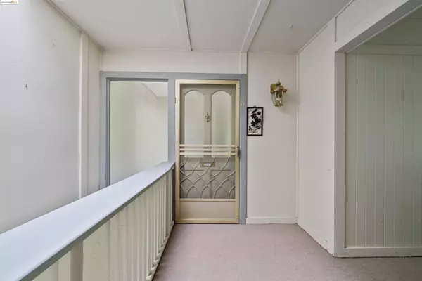 1201 Fairlawn Ct #11, Walnut Creek, CA 94595