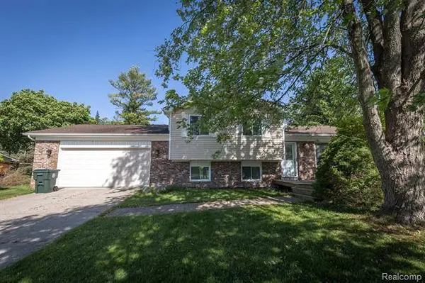 3843 BALD MOUNTAIN Road, Lake Orion, MI 48360