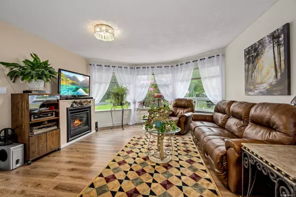 6590 Mystery Beach Rd, Fanny Bay, BC V0R 1W0