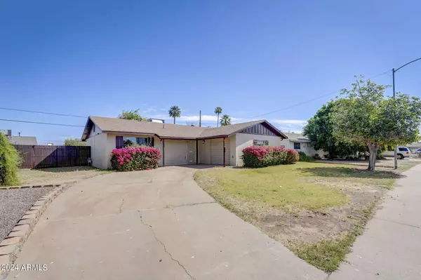 6310 W BERRIDGE Lane, Glendale, AZ 85301