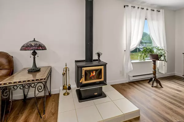 6590 Mystery Beach Rd, Fanny Bay, BC V0R 1W0