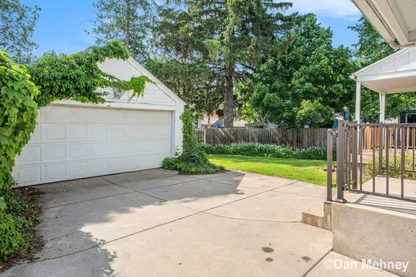 929 Maxwell SE Avenue, Grand Rapids, MI 49506