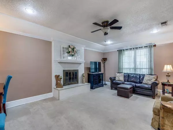 612 Steeplechase Drive, Bedford, TX 76021