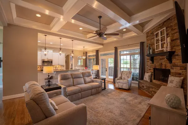 322 Bowling Branch Rd, Cottontown, TN 37048