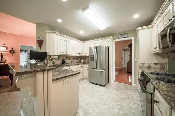 6 Saddlebrook DR, Cartersville, GA 30120