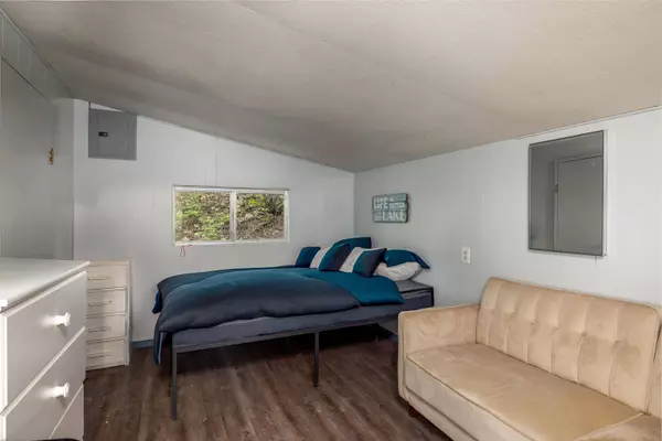 3965 W Bayside WAY, Loon Lake, WA 99148