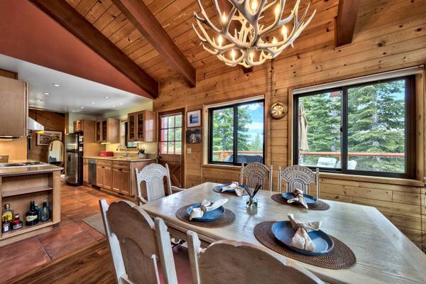 12525 Falcon Point Place, Truckee, CA 96161-0000