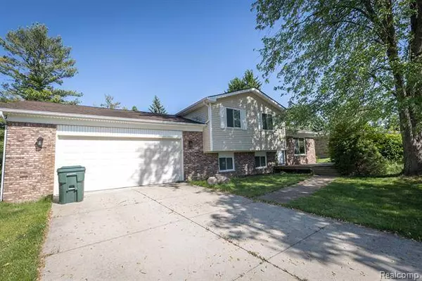 3843 BALD MOUNTAIN Road, Lake Orion, MI 48360