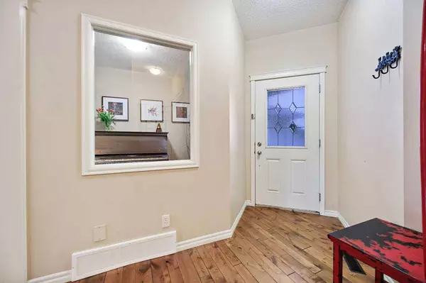 42 Tuscany Summit GN NW, Calgary, AB T3L 0B8