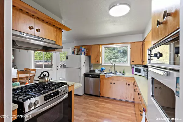 3807 W Northern Lights BLVD, Anchorage, AK 99517