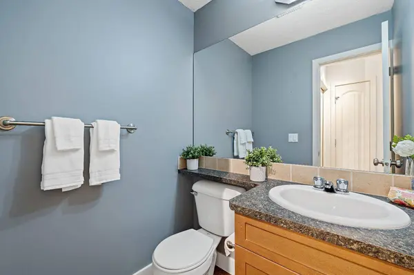 203 Village TER SW #8, Calgary, AB T3H 2L4