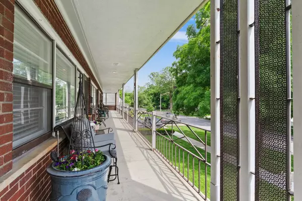 1005 N Harlem AVE #C, Oak Park, IL 60302