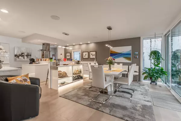 House For Sale Lethbridge South - Henderson Lake - Lethbridge, Alberta 