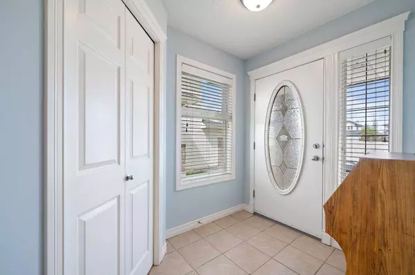 194 Citadel Estates HTS NW, Calgary, AB T3G 5E5