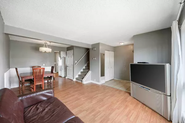 75 Erin Croft CRES SE #22, Calgary, AB T2B 2T8