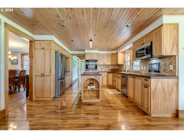 18400 NE ERICKSON RD, Brush Prairie, WA 98606