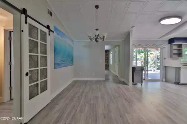 627 Cherokee LN, Daytona Beach, FL 32117