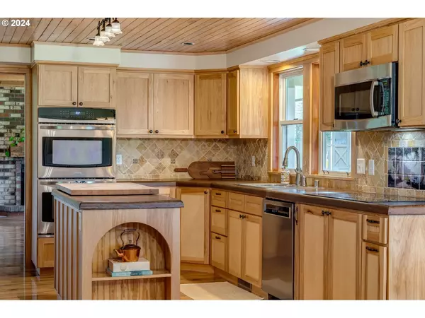 18400 NE ERICKSON RD, Brush Prairie, WA 98606