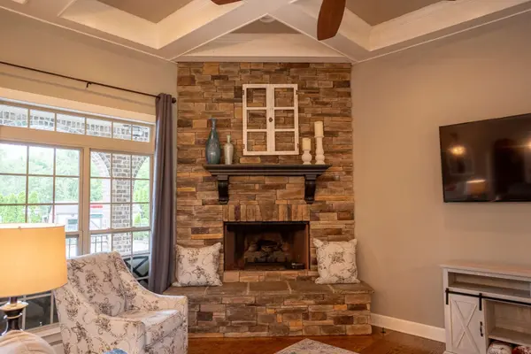 322 Bowling Branch Rd, Cottontown, TN 37048