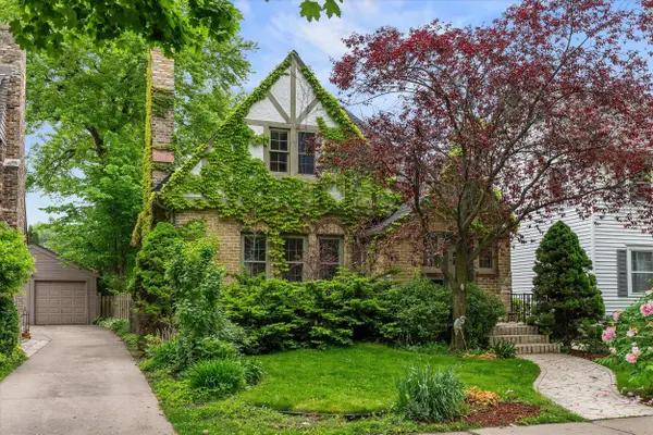 5964 N Kent, Whitefish Bay, WI 53217