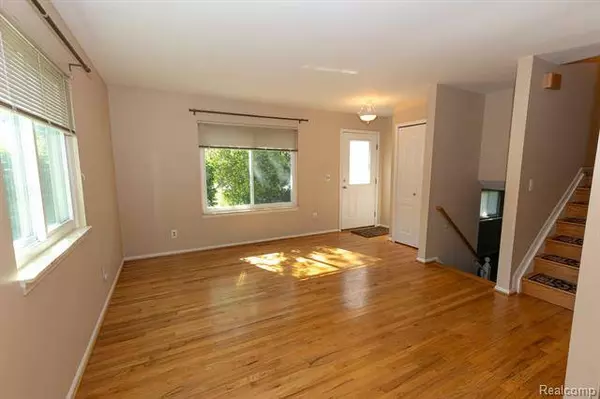 3843 BALD MOUNTAIN Road, Lake Orion, MI 48360