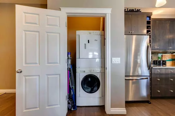 10 Hemlock CRES SW #402, Calgary, AB T3C2Z1